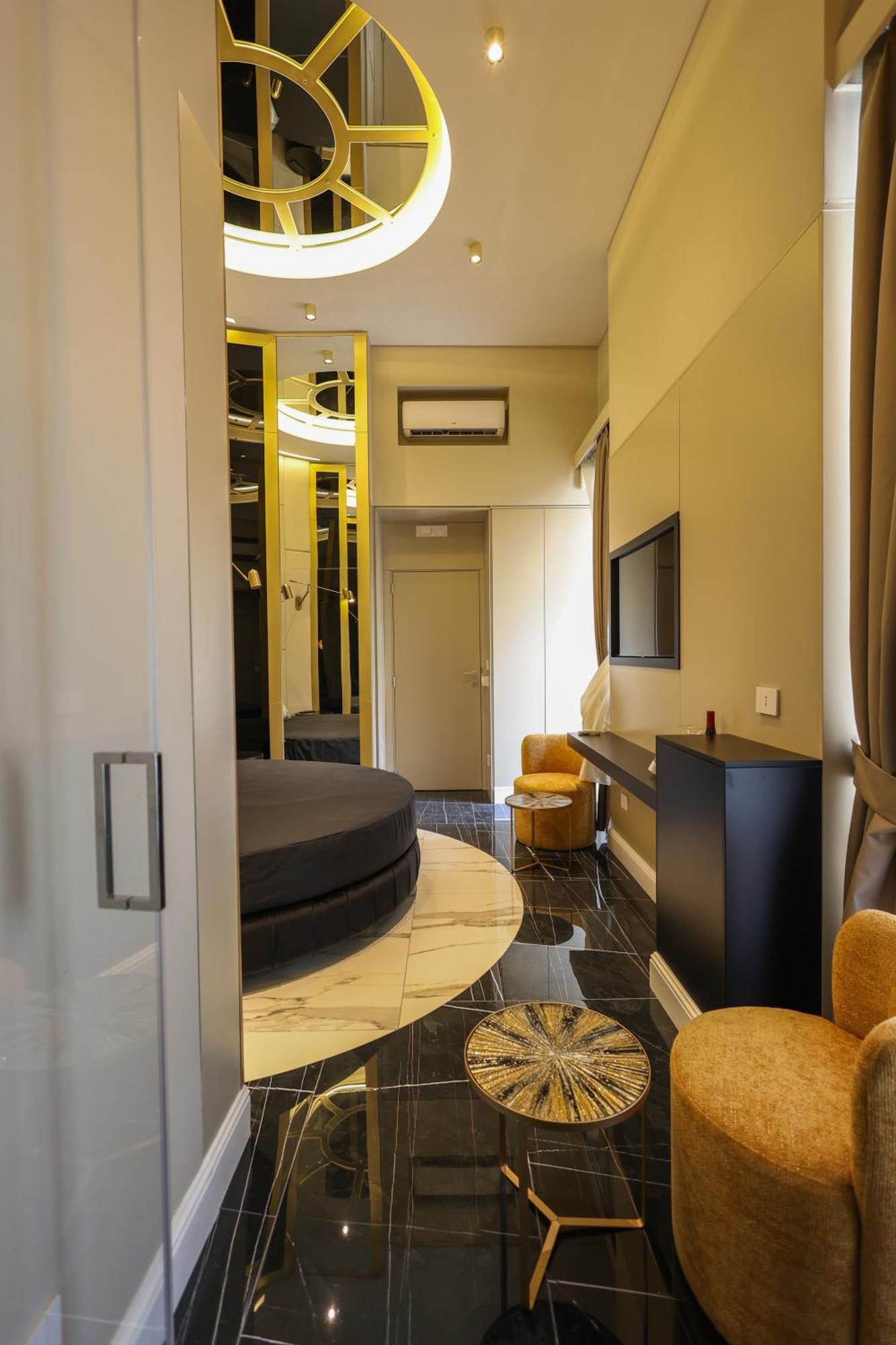 Maison San Carlo Luxury Suites Неаполь Экстерьер фото